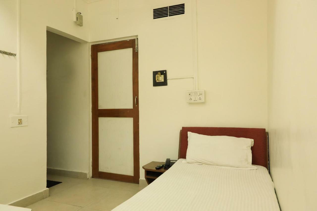 Spot On 39820 Shree Vaibhav Saver Hotel Nágpur Kültér fotó